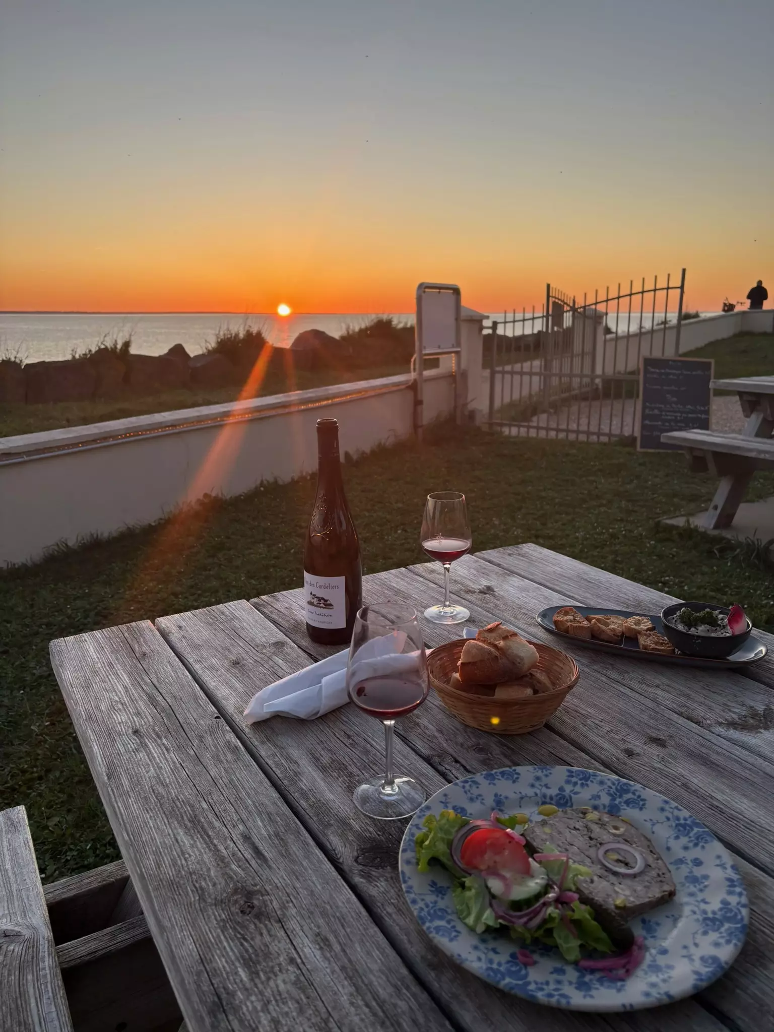 Planche de charcuterie en salle